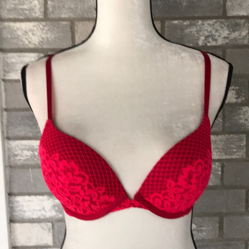 Victoria’s Secret push-up bra size 32D